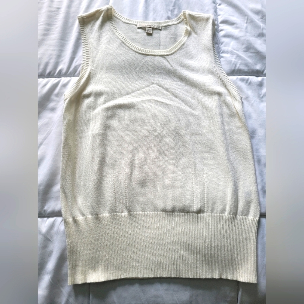 Sleeveless knit top